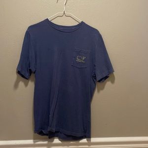 Vineyard vines pocketed t-shirt